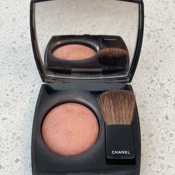 Chanel blush in Élégance 370 - Picture 3 of 3